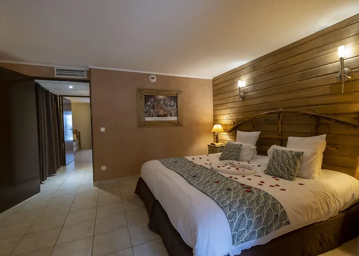 Le Belvédère Et Bien Hotel Lauzerte